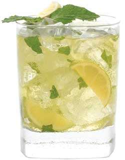 VeeV Eco Lemonade Cocktail Photo